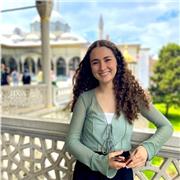 Hola! 👋 Soy una profesional de 28 años, he vivido en 4 países internacionales y estoy certificada en IELTS Montreal, Canadá